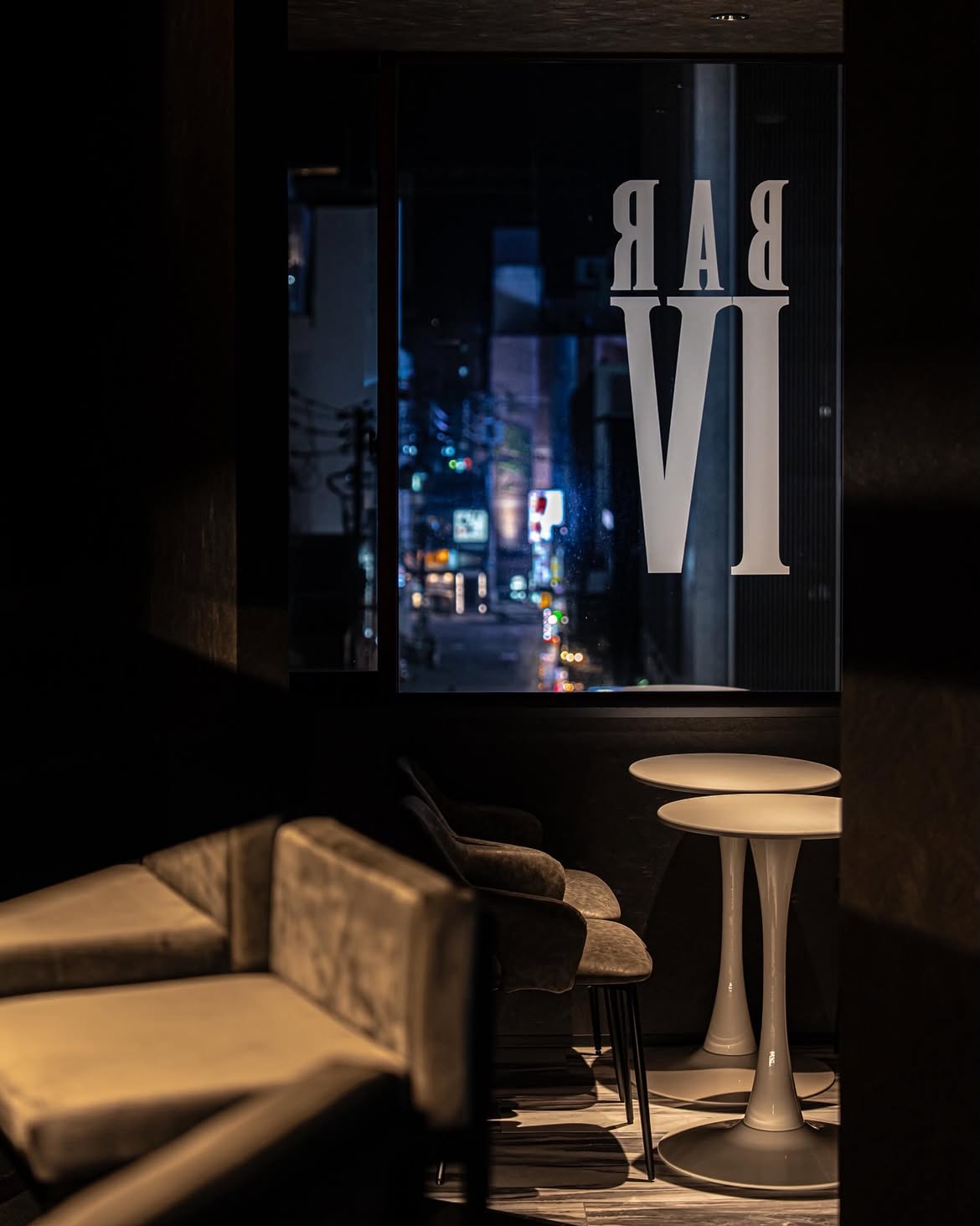 BAR Ⅳ 窓際の席と夜景